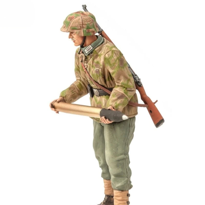 1/16 WWII German Artillery Loader, Resin Model Figure Kit, Unassembled and Unpainted