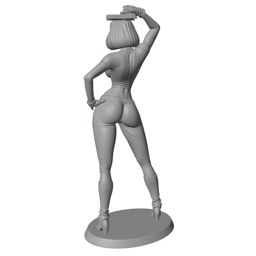 1/24 Barbarian Woman with Raised Battle Axe, Resin Model Figure Kit, Fantasy Theme, Unassembled and Unpainted