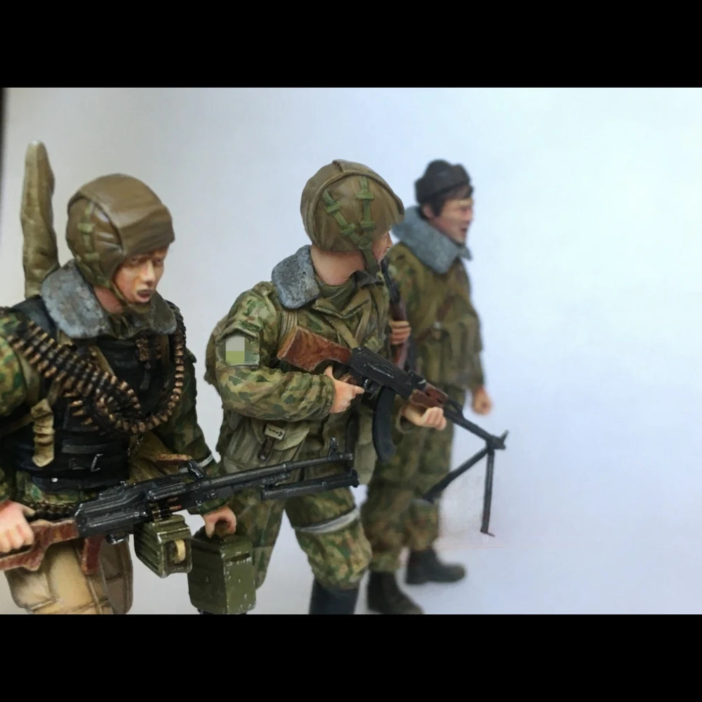 1/35 Modern Russian Infantry with Ammunition Bandolier, 3 Figures, Resin Model Figure Kit, Unassembled and Unpainted