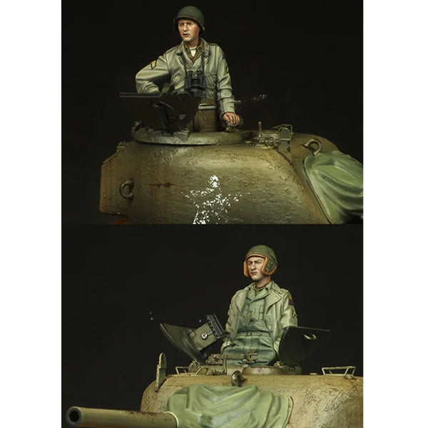 1/35 WWII German Soldier Reading Map, Resin Model Figure Kit, Unassembled and Unpainted