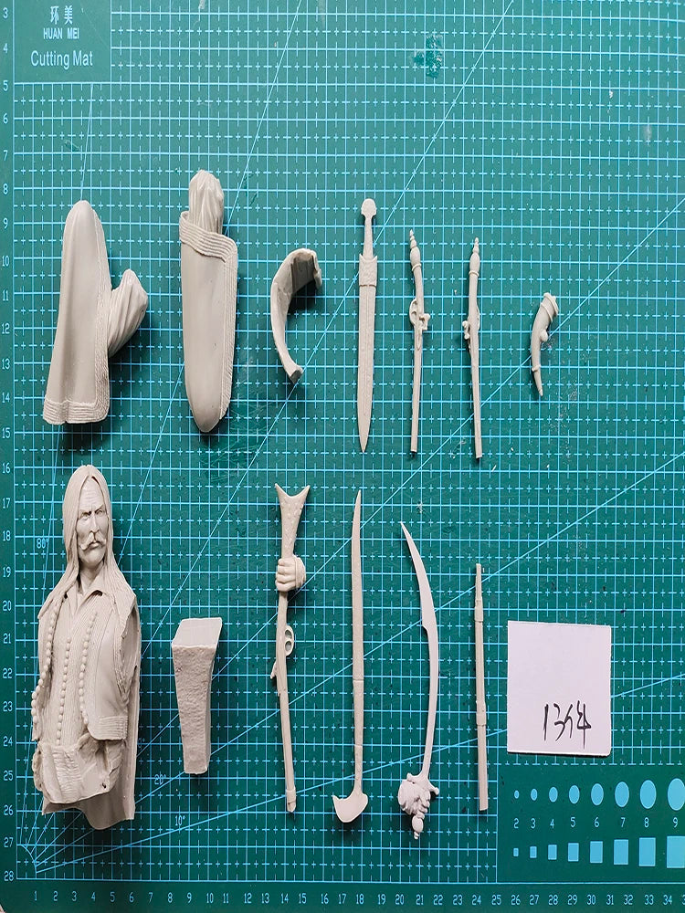 1/9 Ancient Greek Warrior in Ornate Patterned Cloak with Rifle, Resin Model Bust Kit, Unassembled and Unpainted