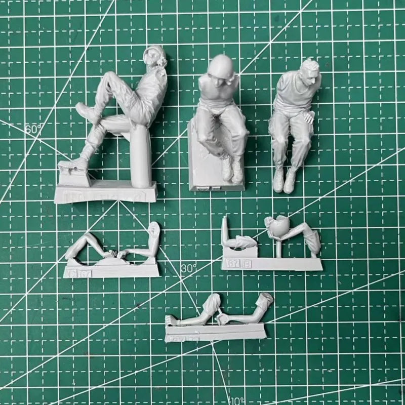 1/35 Vietnam War US Army Troops Shirtless at Rest, 3 Figures, Resin Model Figure Kit, Unassembled and Unpainted