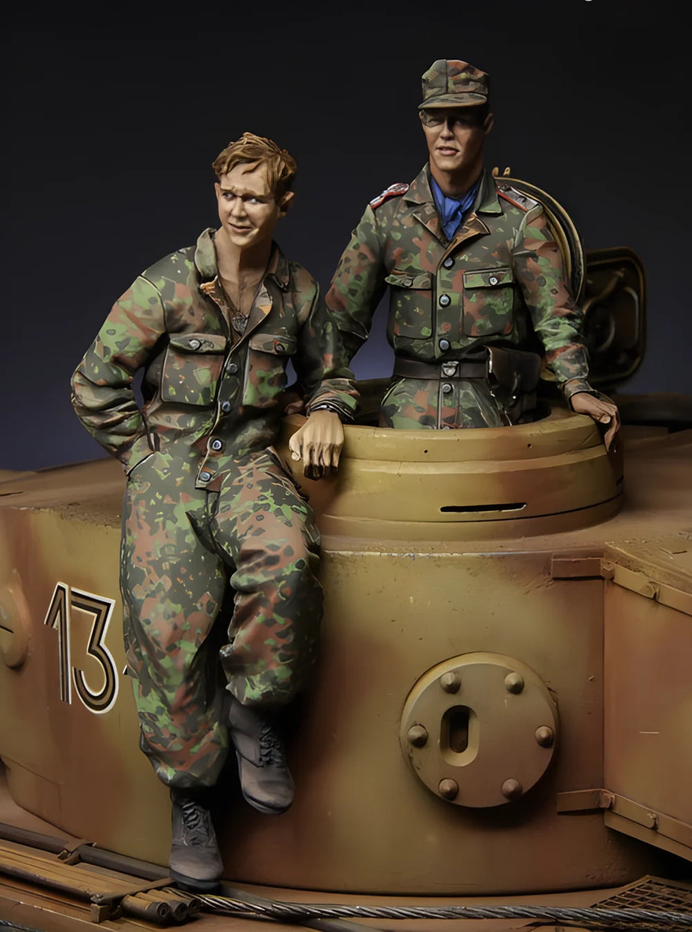 1/35 WWII German Panzer Crew Resting on Turret, 3 Figures, Resin Model Figure Kit, Unassembled and Unpainted
