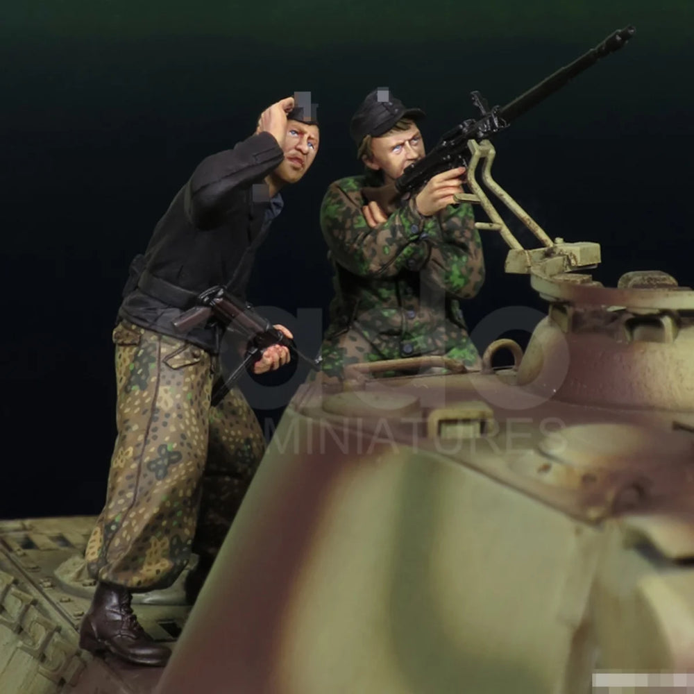 1/35 WWII German Flecktarn Anti-Tank Crew, 4 Figures, Resin Model Figure Kit, Unassembled and Unpainted