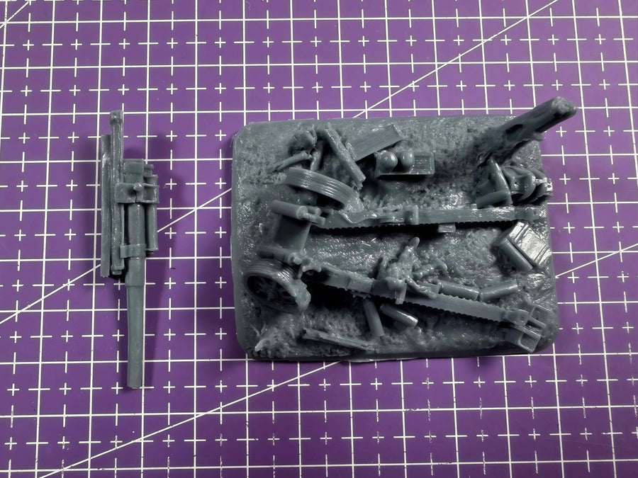 WWII German PaK Anti-Tank Gun Battle-Damaged Emplacement 1/72 Diorama Kit - resin model view 2