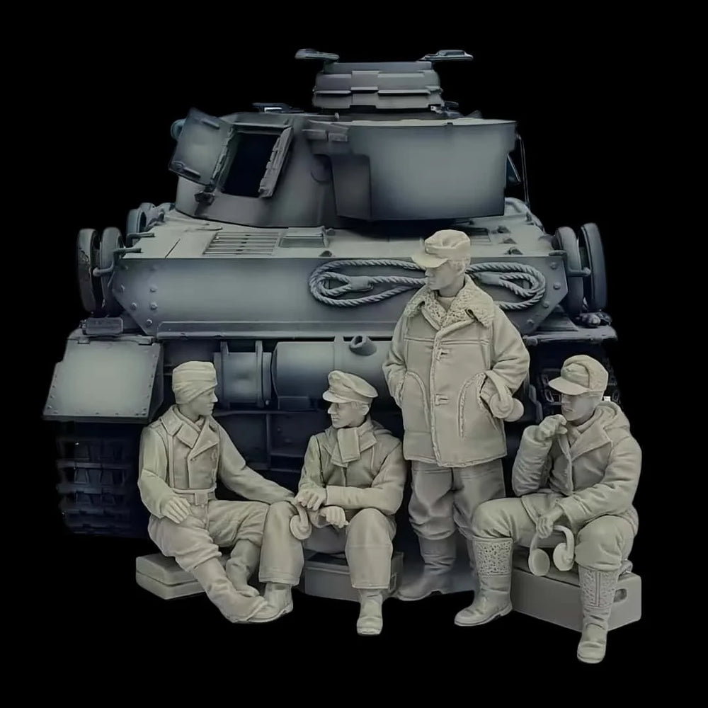 1/35 WWII German Panzer Crew with Standing Commander, 4 Figures, Resin Model Figure Kit, Unassembled and Unpainted
