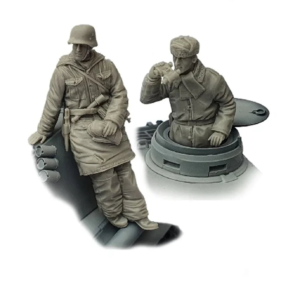 1/35 WWII German Panzer Crew with Headset Operators, 2 Figures, Resin Model Figure Kit, Unassembled and Unpainted
