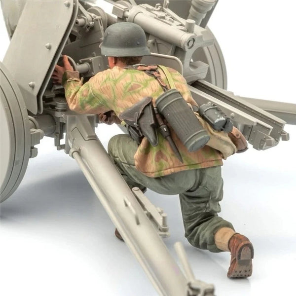 1/16 WWII German Field Artillery Gunner, Resin Model Figure Kit, Unassembled and Unpainted