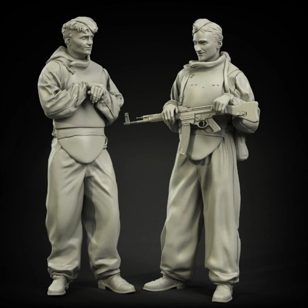 1/35 WWII Soviet Assault Engineers, 2 Figures, Resin Model Figure Kit, Unassembled and Unpainted