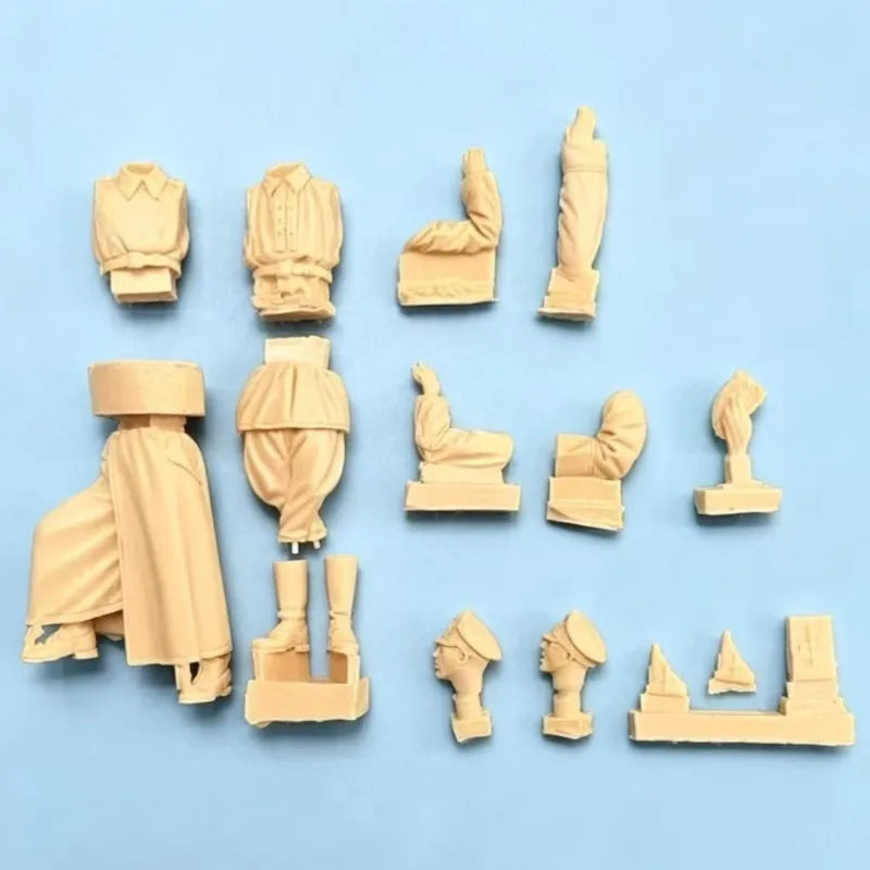 1/35 WWI German Soldiers with Base, 2 Figures, Resin Model Figure Kit, Unassembled and Unpainted