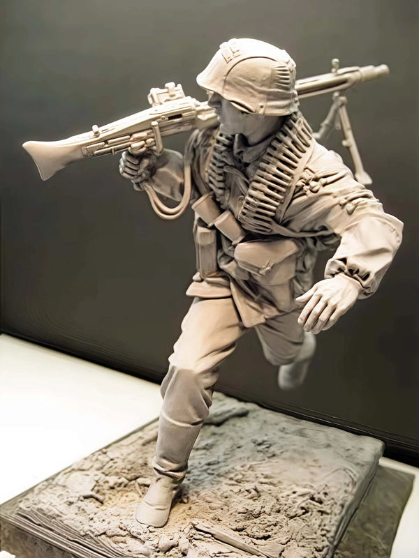 1/16 WWI British Infantryman Charging with Rifle, Resin Model Figure Kit, Unassembled and Unpainted