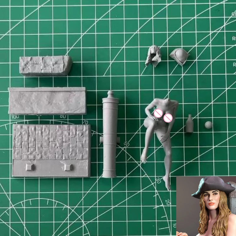 1/24 Barefoot Corsair Woman in Tricorn at Fort, Resin Model Figure Kit, Fantasy Theme, Unassembled and Unpainted