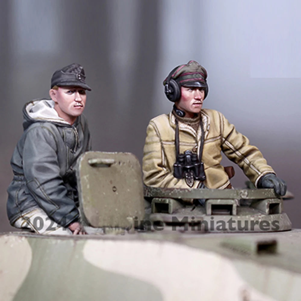 1/35 WWII German Radio Operators with Headphones, 2 Figures, Resin Model Figure Kit, Unassembled and Unpainted