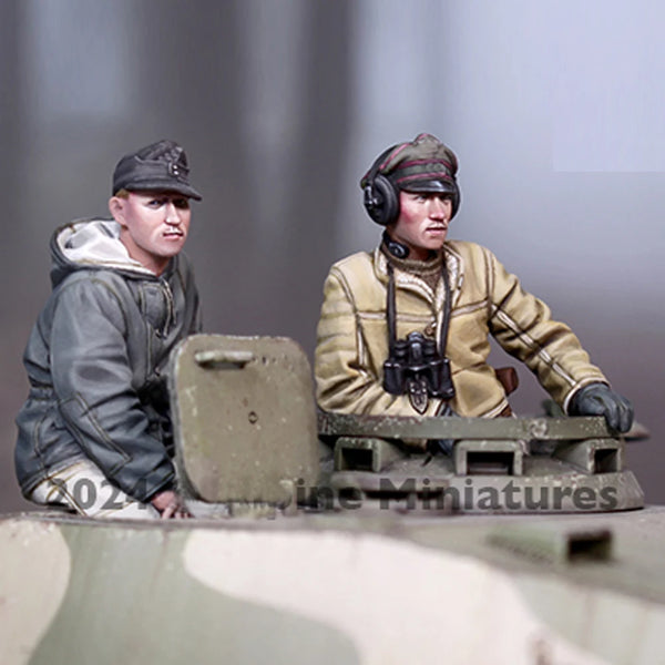 1/35 WWII German Radio Operators with Headphones, 2 Figures, Resin Model Figure Kit, Unassembled and Unpainted