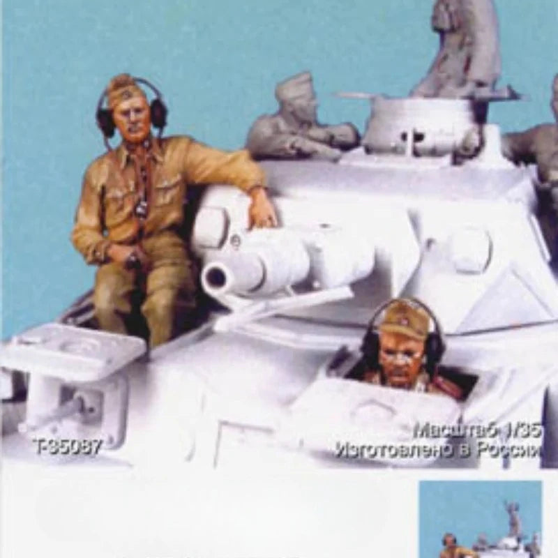 1/35 Cold War Soviet Tank Officer & Driver, 2 Figures, Resin Model Figure Kit, Unassembled and Unpainted