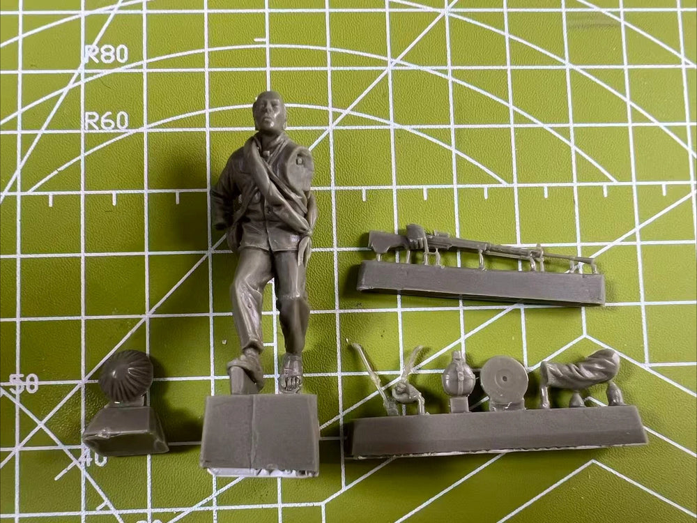 1/35 Vietnam War Militia Combatant, Resin Model Figure Kit, Unassembled and Unpainted
