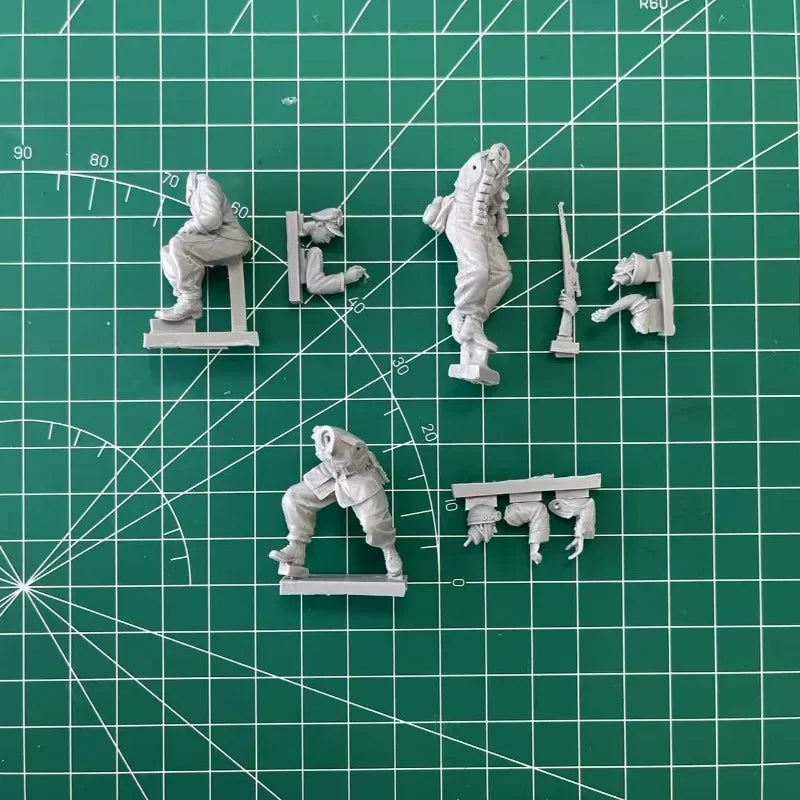 1/35 WWII German Motorcycle Sidecar Crew, 3 Figures, Resin Model Figure Kit, Unassembled and Unpainted