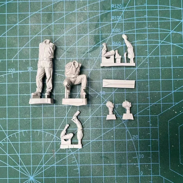 1/35 WWII US Soldiers Field Barbecue, 2 Figures, Resin Model Diorama Kit, Unassembled and Unpainted