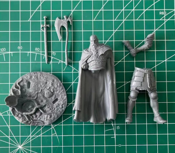 1/24 Medieval Viking Chieftain with Long Beard and Cloak, Resin Model Figure Kit, Unassembled and Unpainted