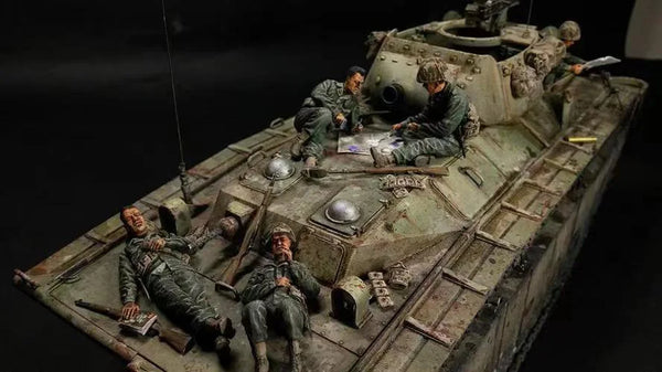 1/35 WWII German Panzer Crew in Battle Positions, 5 Figures, Resin Model Diorama Kit, Unassembled and Unpainted
