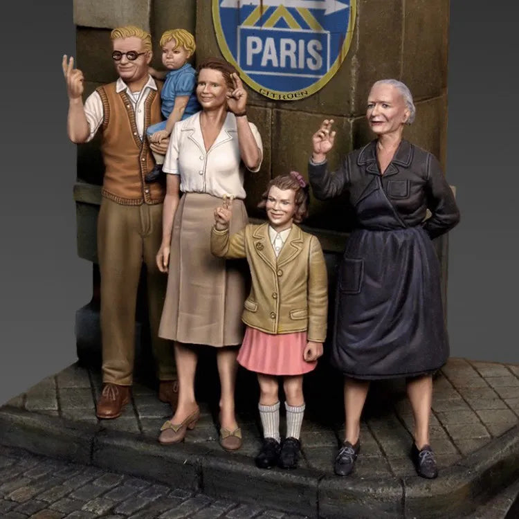 1/35 WWII 1940s Paris Civilian Family, 5 Figures, Resin Model Figure Kit, Unassembled and Unpainted
