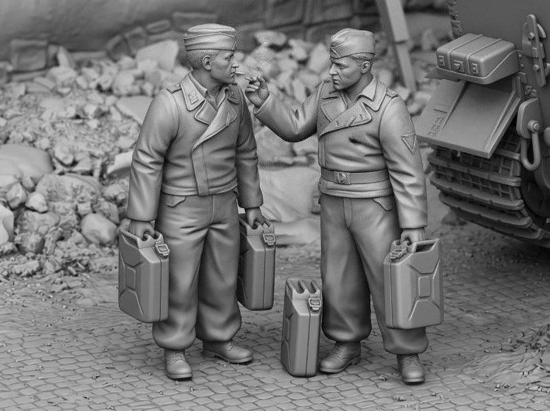 1/35 WWII German Fuel Transport Soldiers, 2 Figures, Resin Model Figure Kit, Unassembled and Unpainted