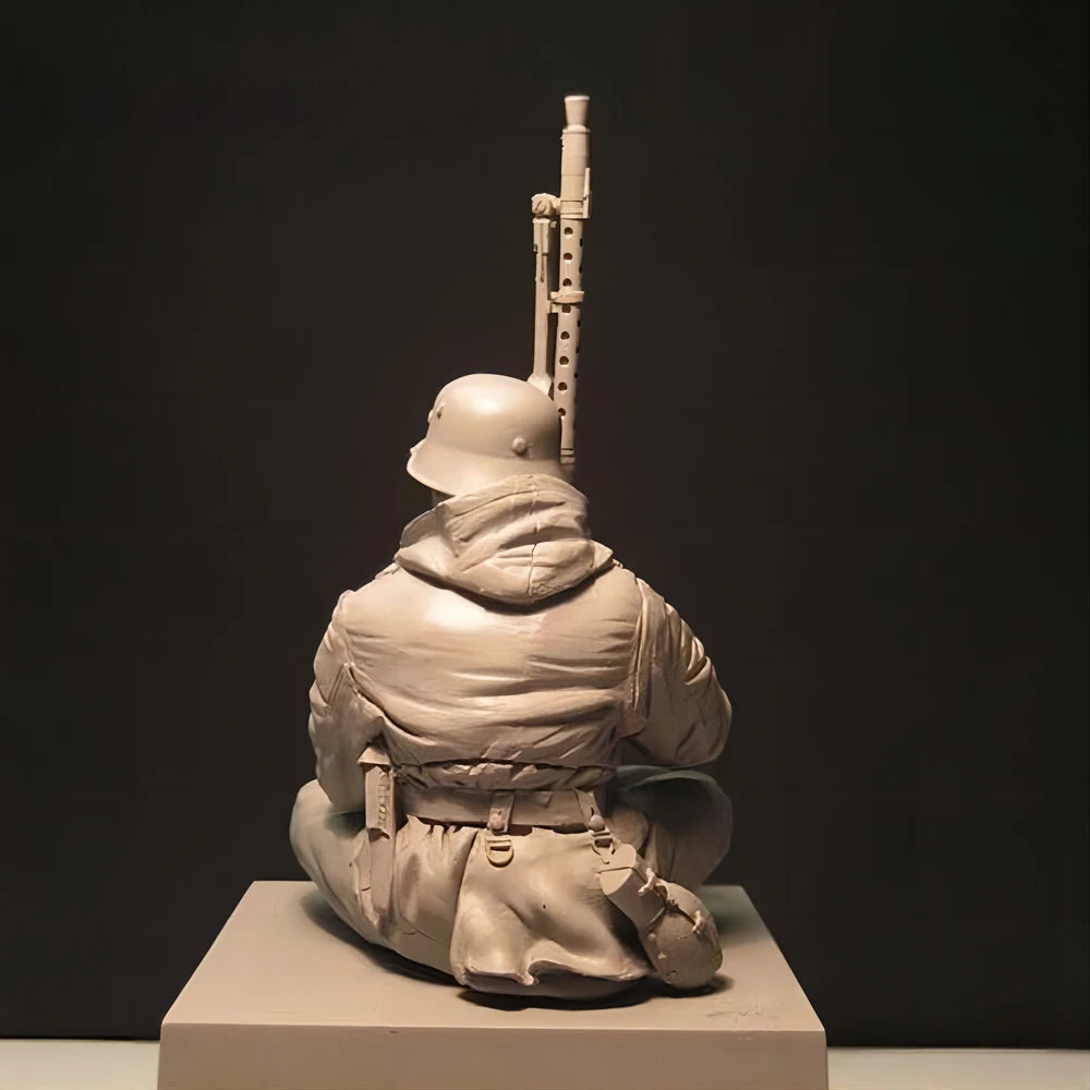 1/16 WWII German Infantryman Kneeling with Rifle and Ammo Bandolier, Resin Model Figure Kit, Unassembled and Unpainted