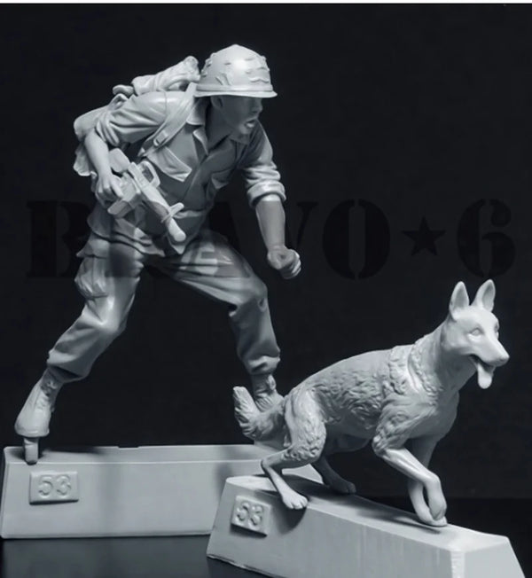 1/35 WWII US Infantry with War Dogs, 4 Figures, Resin Model Figure Kit, Unassembled and Unpainted