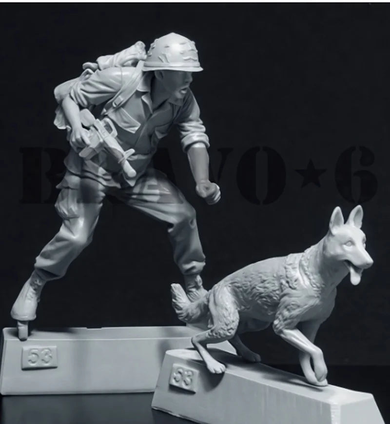 1/35 WWII US Army Infantry with Military Dogs, 4 Figures, Resin Model Figure Kit, Unassembled and Unpainted
