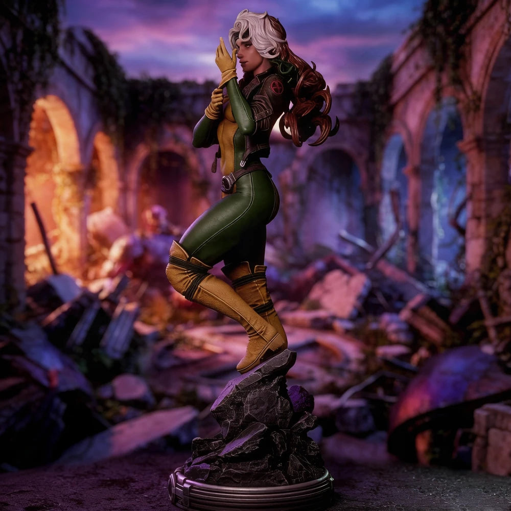 1/24 Female Warrior with Antlers, Resin Model Figure Kit, Fantasy Theme, Unassembled and Unpainted