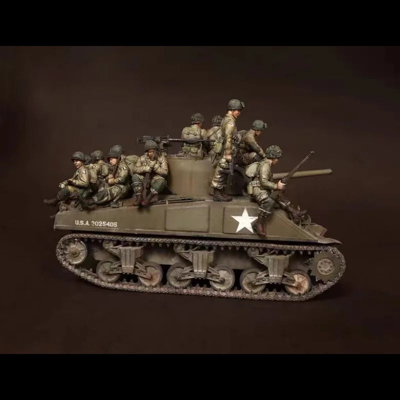 1/35 WWII American Soldiers & M4 Sherman, 14 Figures, Resin Model Diorama Kit, Unassembled and Unpainted