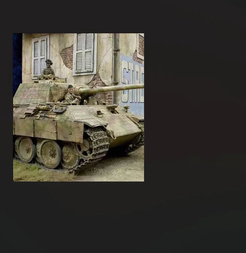 1/35 WWII Medium Tank with Soldier, 2 Figures, Resin Model Vehicle Kit, Unassembled and Unpainted