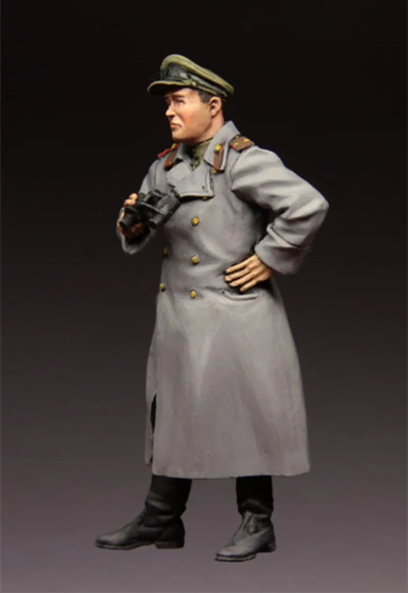 1/35 WWI German Officer in Overcoat with Binoculars, Resin Model Figure Kit, Unassembled and Unpainted