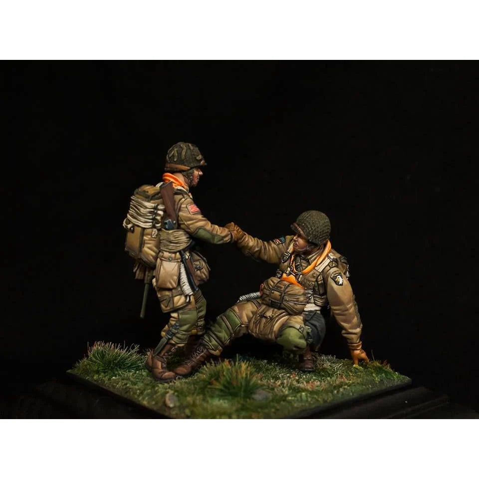 1/35 WWII British Infantry Casualty Evacuation, 4 Figures, Resin Model Figure Kit, Unassembled and Unpainted