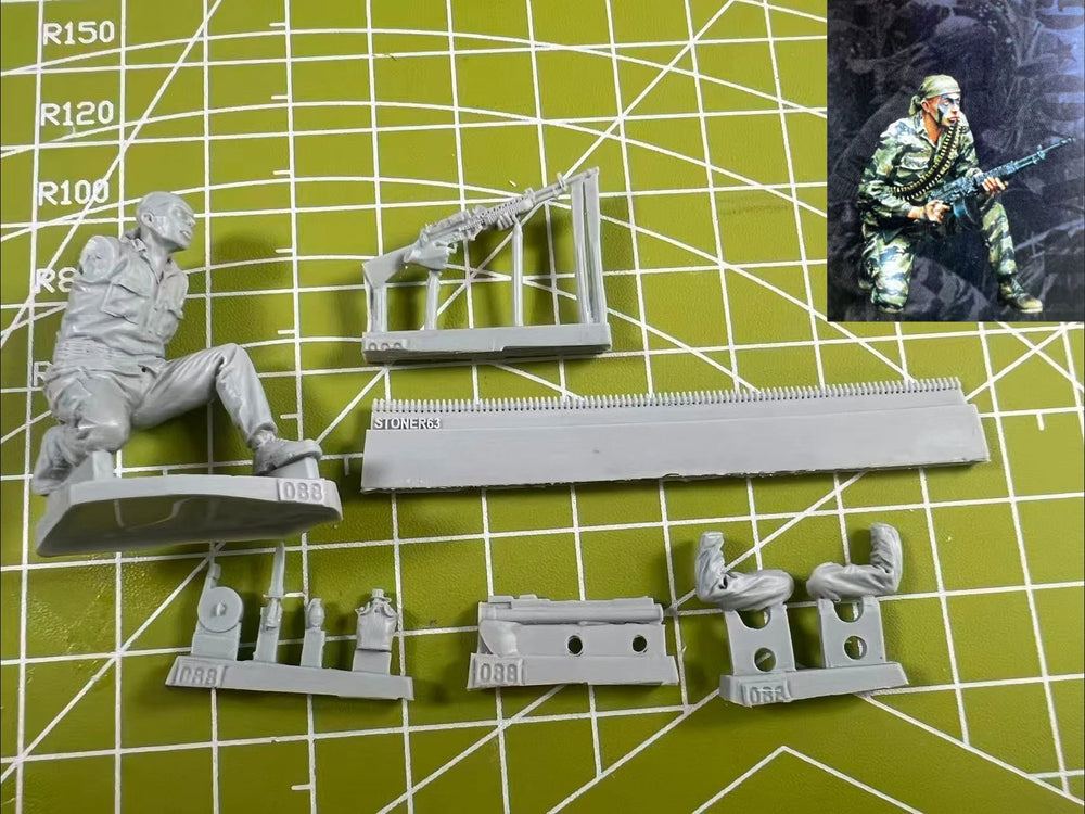 1/35 Modern US Machine Gunner in Digital Camo, Resin Model Figure Kit, Unassembled and Unpainted