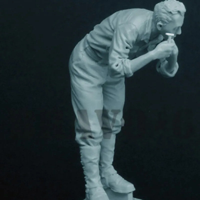 1/35 Vietnam War American Soldier Shaving, Resin Model Figure Kit, Unassembled and Unpainted