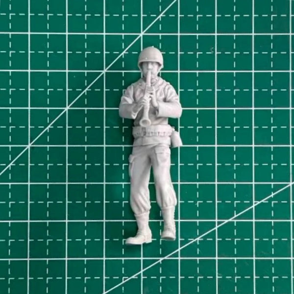 1/35 WWII US Army Rifle Squad with Supply Drum, 4 Figures, Resin Model Figure Kit, Unassembled and Unpainted