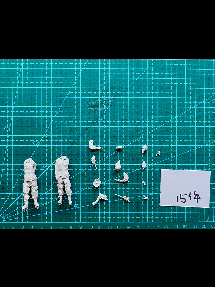 1/35 WWII US Army Officer Briefing By Jeep, 2 Figures, Resin Model Diorama Kit, Unassembled and Unpainted