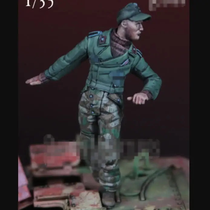 1/35 WWII German Officer Directing Troops, Resin Model Figure Kit, Unassembled and Unpainted