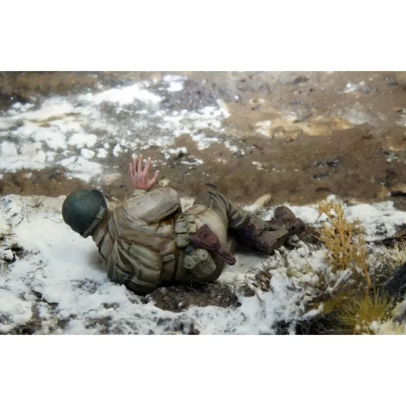 1/35 WWII American Wounded Soldiers, 2 Figures, Resin Model Figure Kit, Unassembled and Unpainted