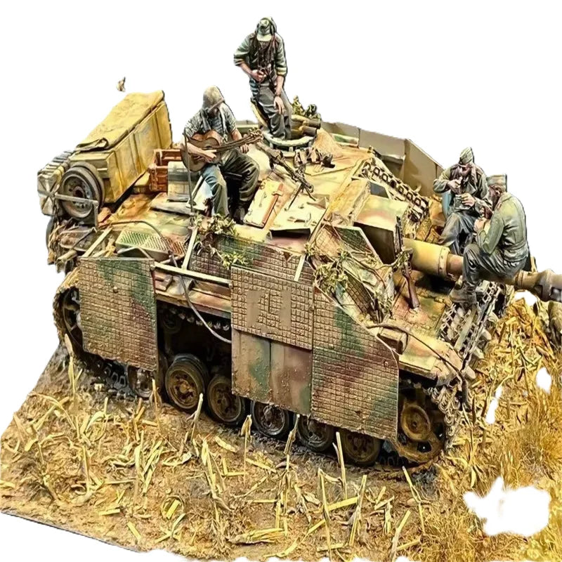 1/35 WWII German Infantry Hanomag Transport Crew, 4 Figures, Resin Model Figure Kit, Unassembled and Unpainted