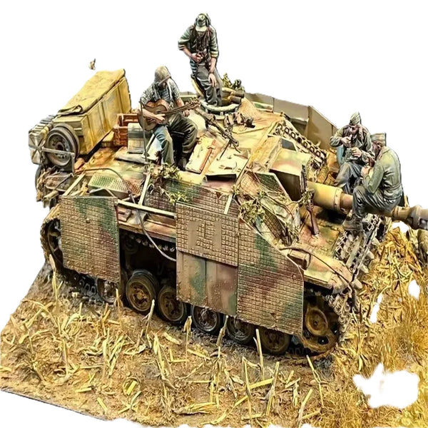 1/35 WWII German Infantry Hanomag Transport Crew, 4 Figures, Resin Model Figure Kit, Unassembled and Unpainted