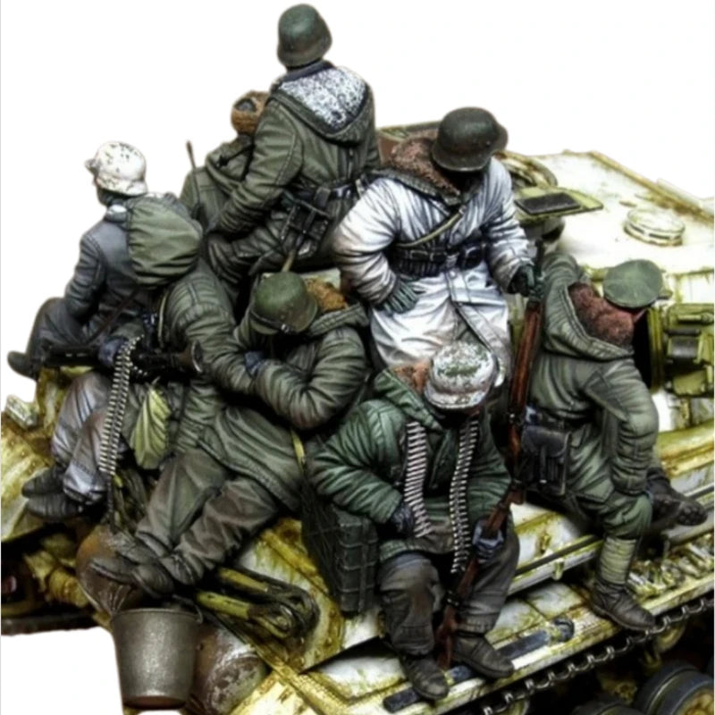 1/35 WWII German Panzer Crew Turret Positions, 8 Figures, Resin Model Figure Kit, Unassembled and Unpainted