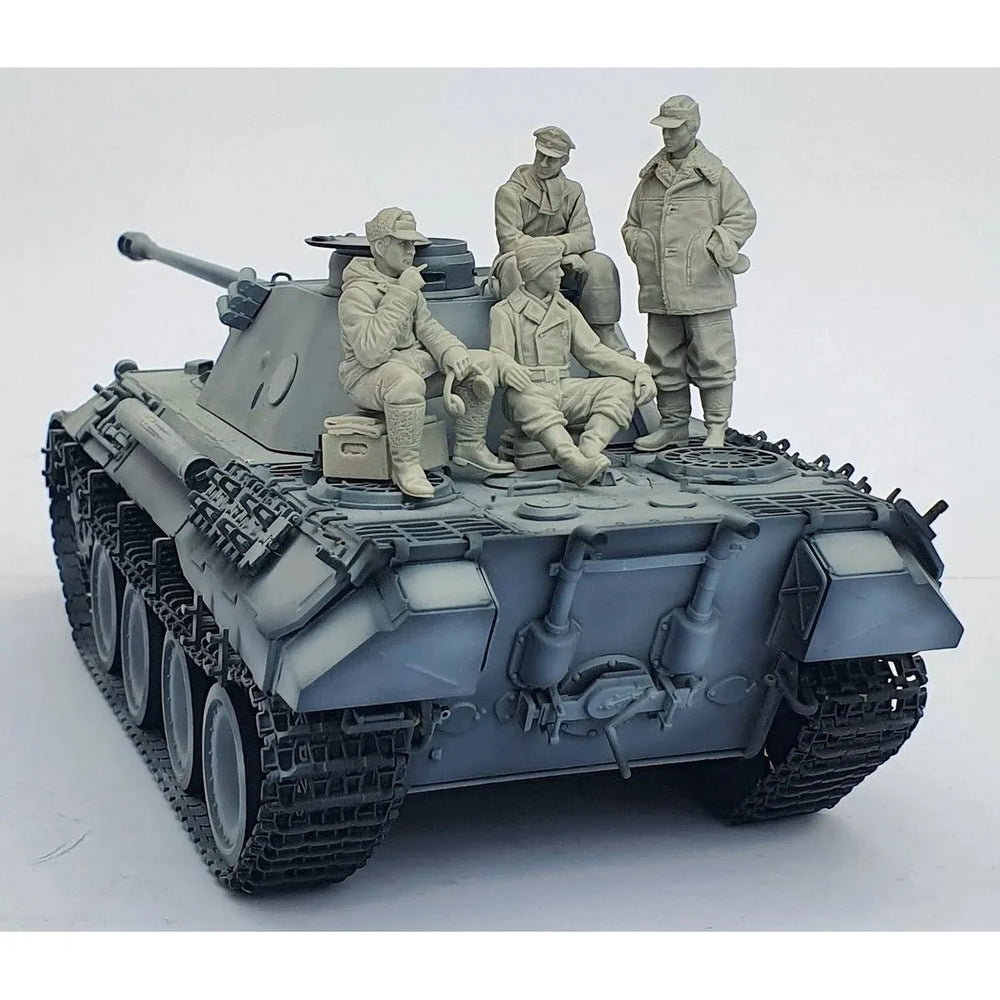 1/35 WWII German Panzer Tank, 4 Figures, Resin Model Diorama Kit, Unassembled and Unpainted