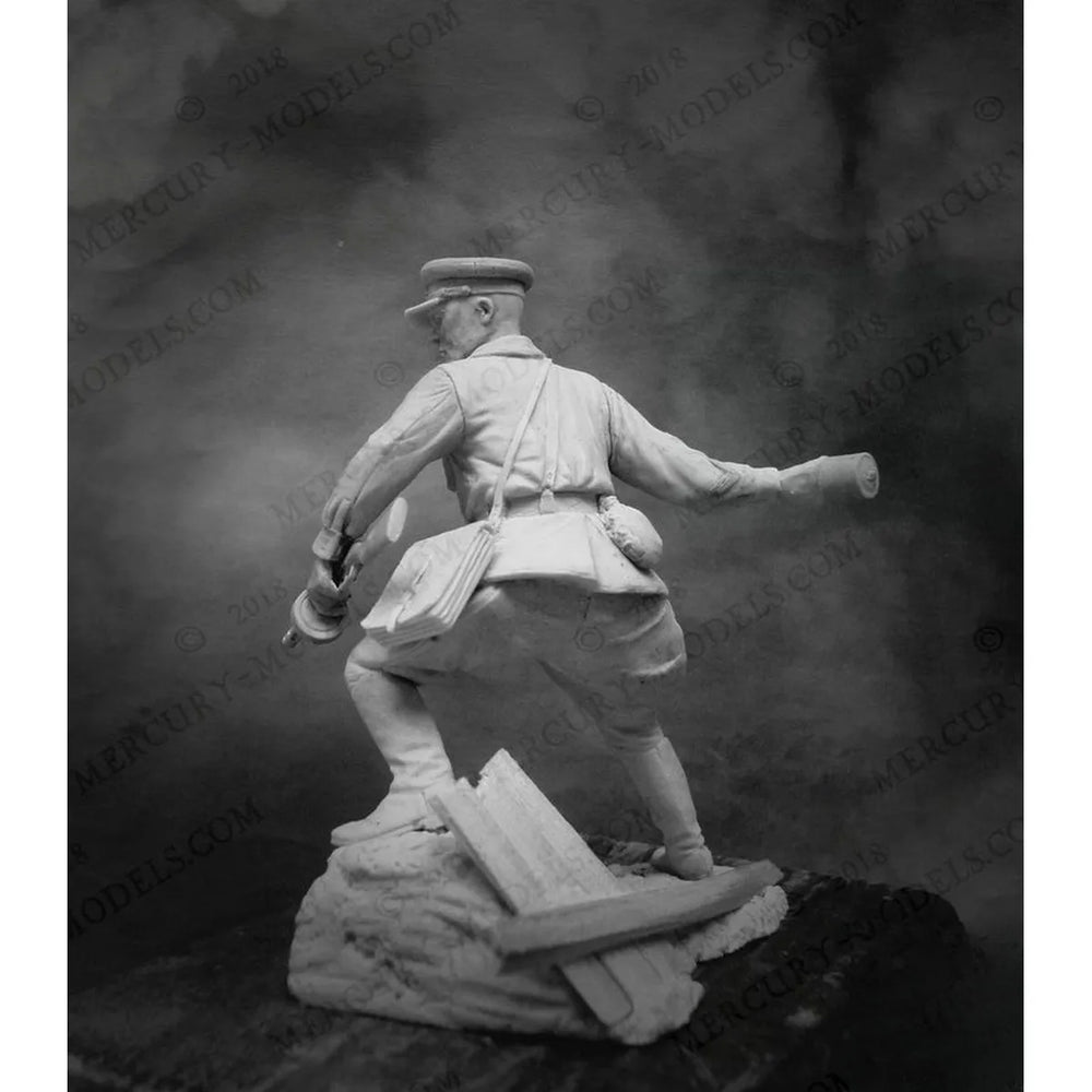 75mm WWII Soviet Senior Lieutenant, Resin Model Figure Kit, Unassembled and Unpainted