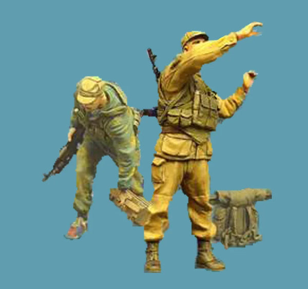 1/35 Modern Soldiers with Directing Officer, 2 Figures, Resin Model Figure Kit, Unassembled and Unpainted