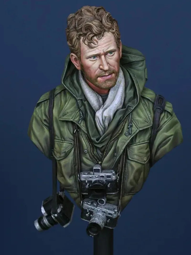 1/10 Vietnam War US Photojournalist, Resin Model Figure Kit, Unassembled and Unpainted