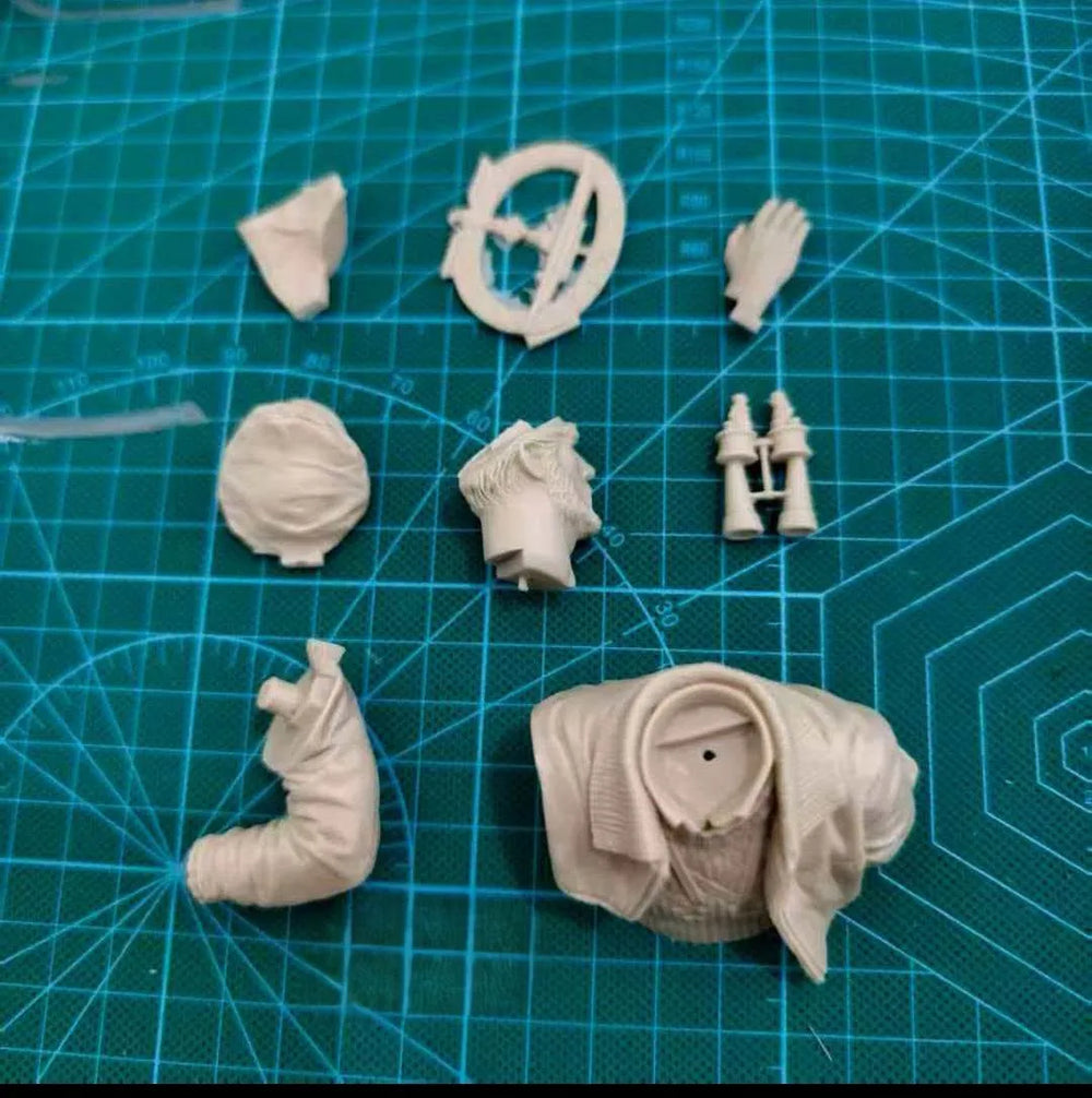 1/10 WWI Soldier, Resin Model Figure Kit, Unassembled and Unpainted