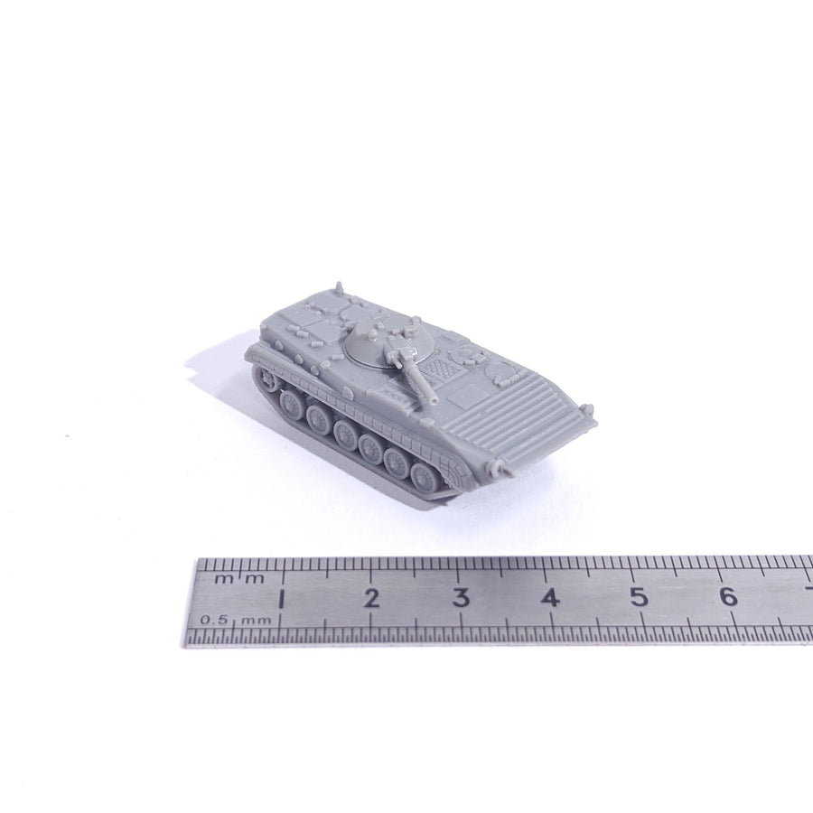 1/144 Scale BMP-1 Infantry Fighting Vehicle Unpainted Miniatures Reisn Model Kits