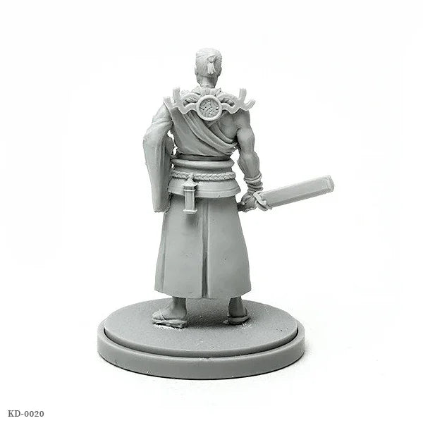 Armored Fantasy Officers with Sword and Halberd, 2 Figures, Resin Model Figure Kit, Fantasy Theme, Unassembled and Unpainted